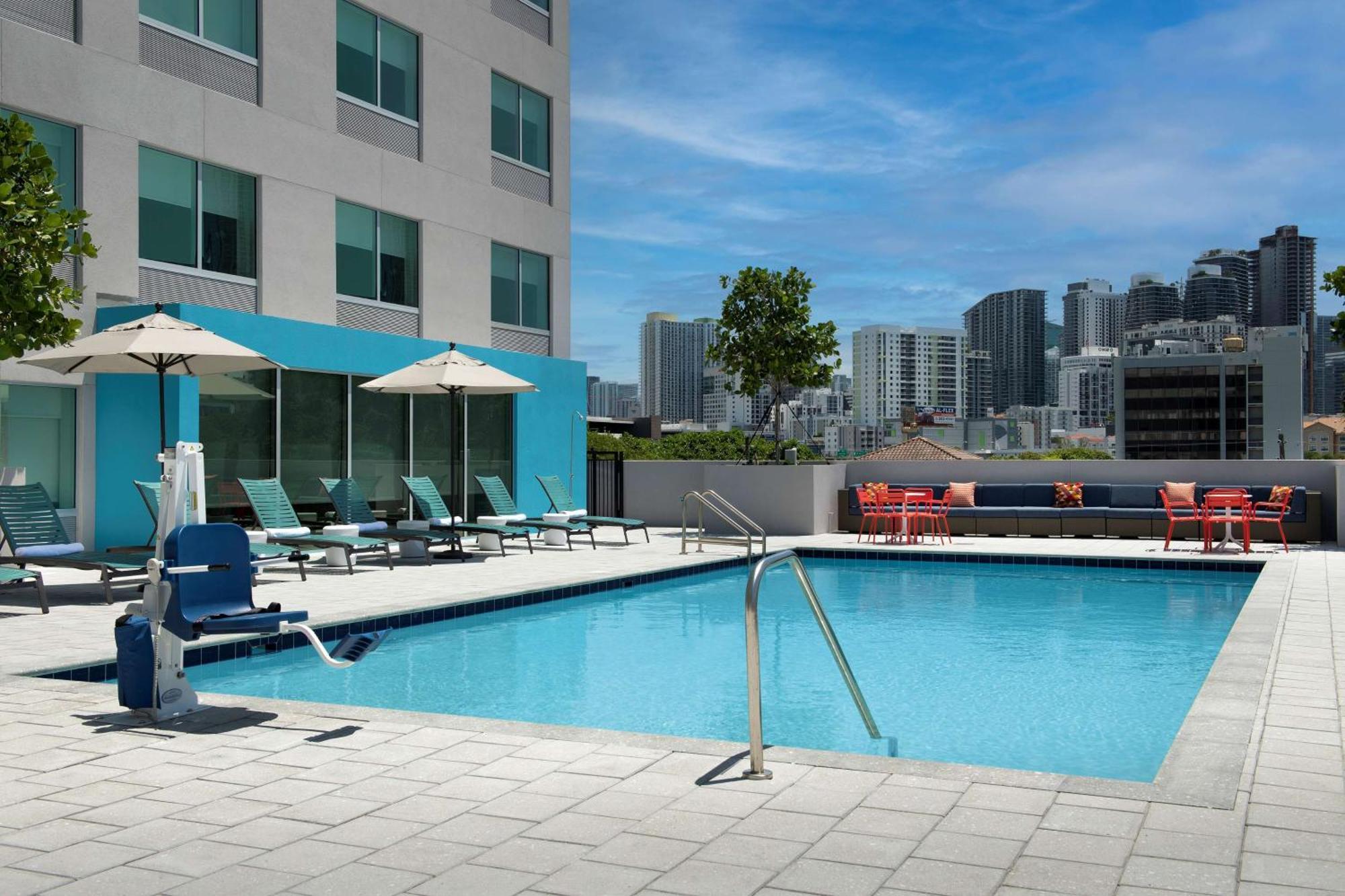 Отель Tru By Hilton Miami West Brickell Экстерьер фото
