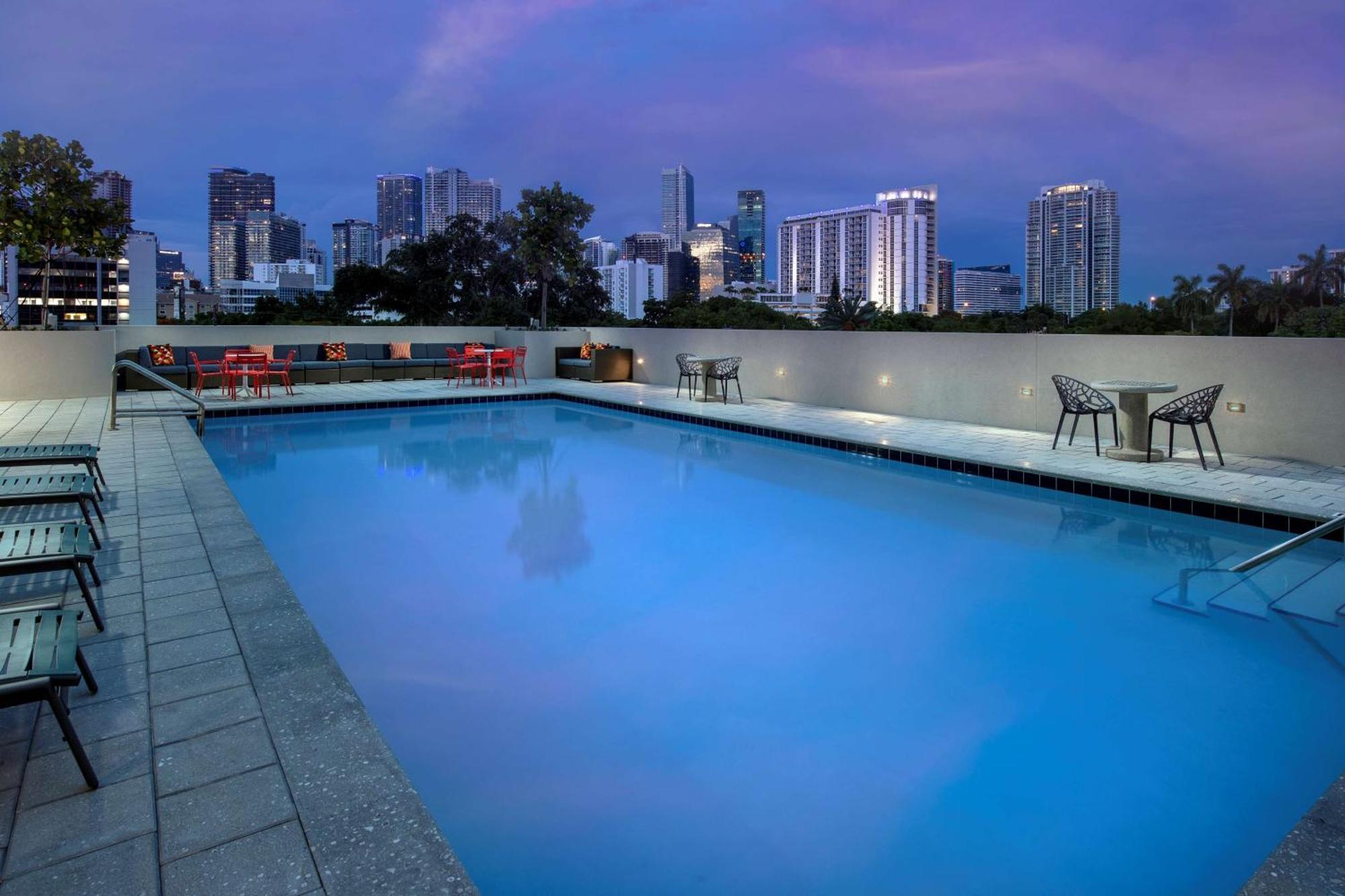 Отель Tru By Hilton Miami West Brickell Экстерьер фото
