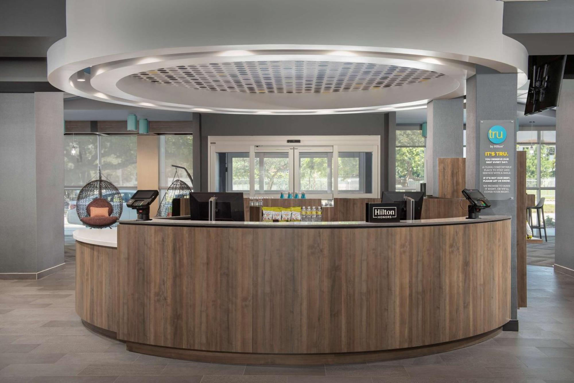 Отель Tru By Hilton Miami West Brickell Экстерьер фото